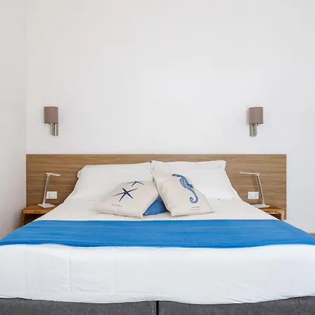 Licari Stagnone בית הארחה 4*
